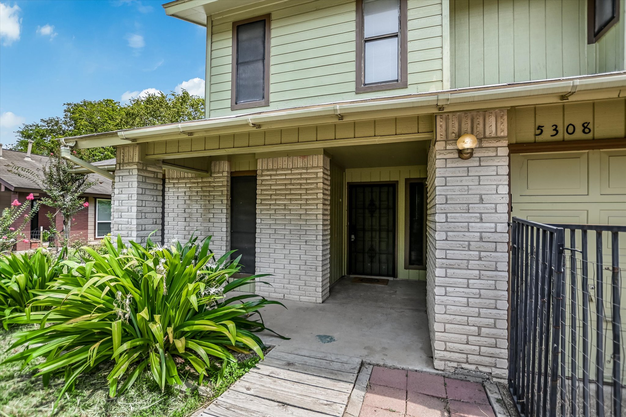 main property photo 2