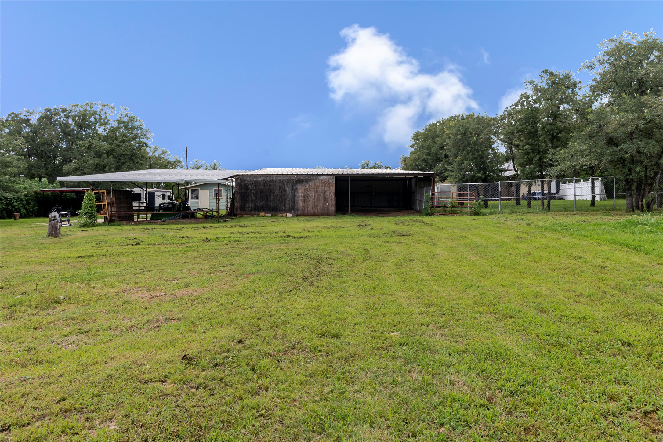 main property photo 31