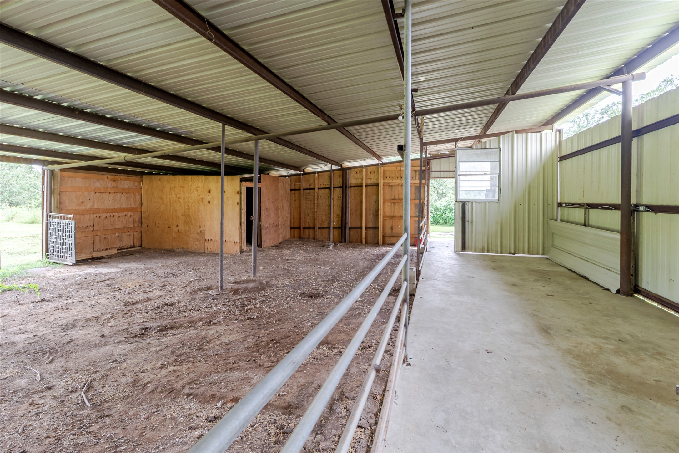 main property photo 32