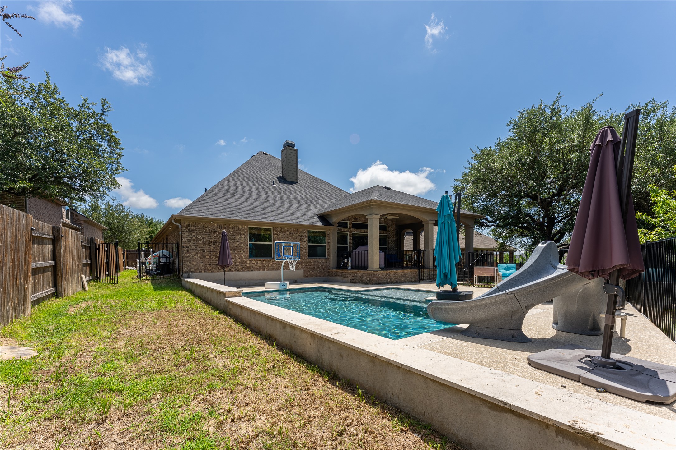 main property photo 25
