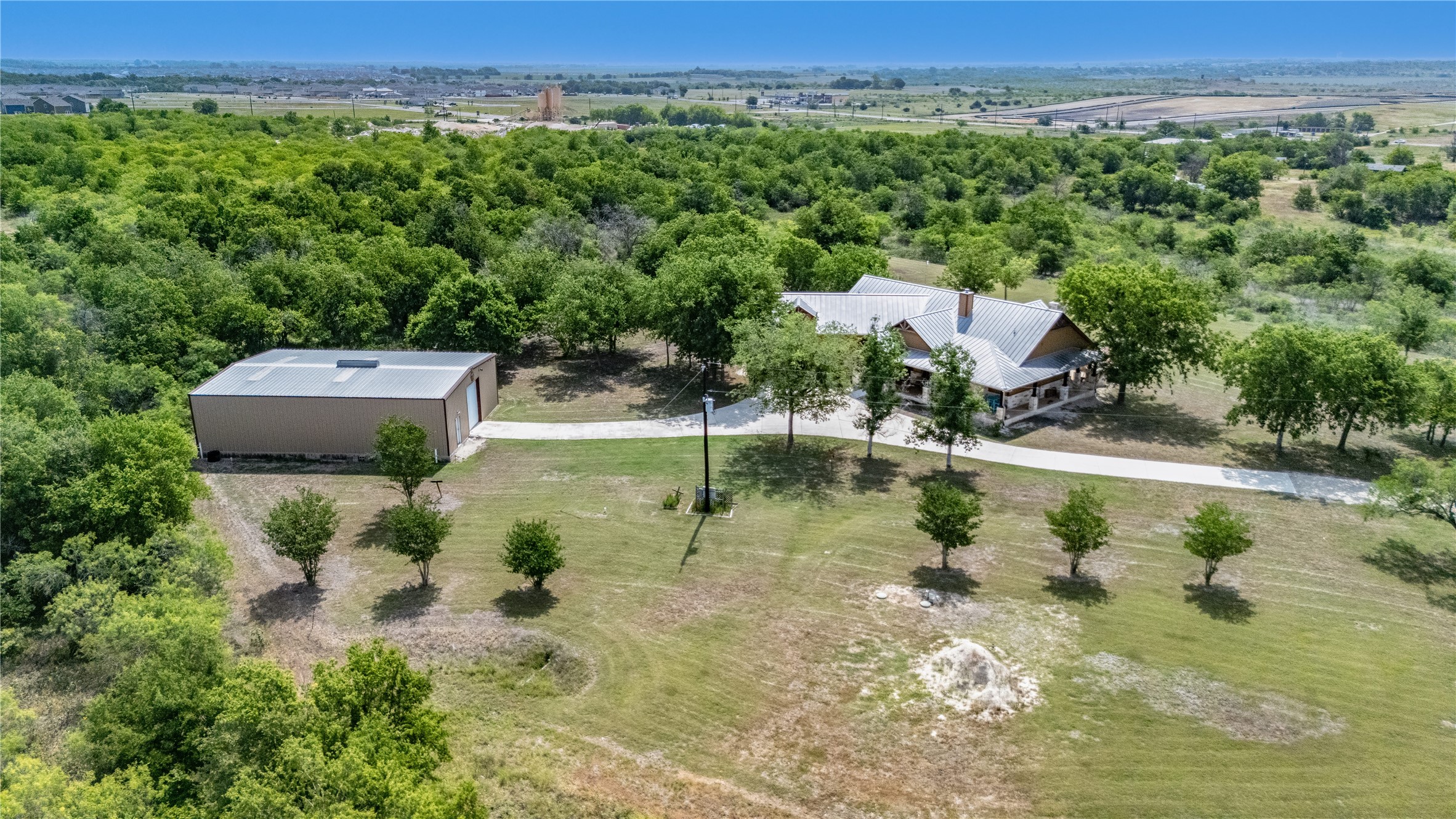 main property photo 10