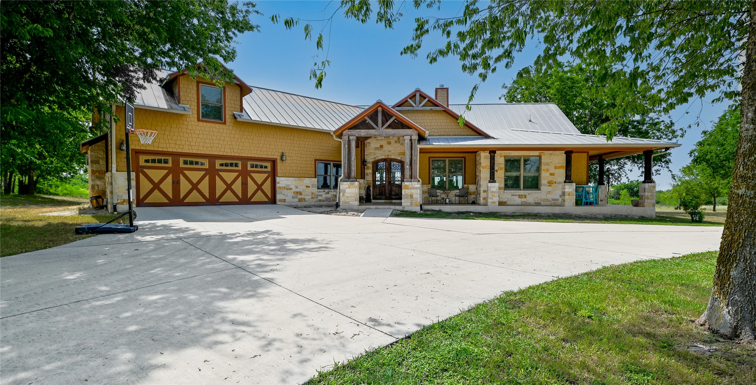 main property photo 32