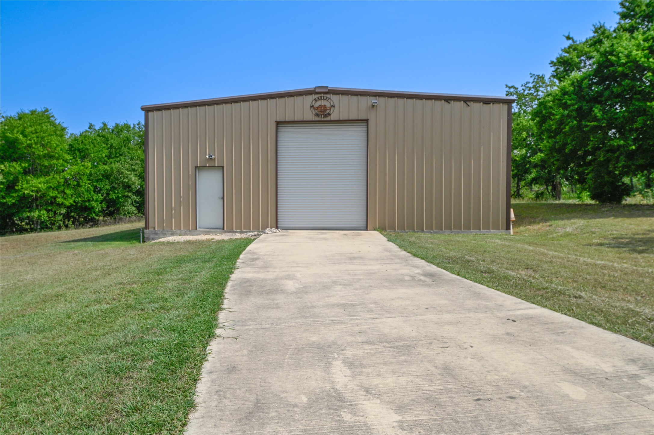 main property photo 33
