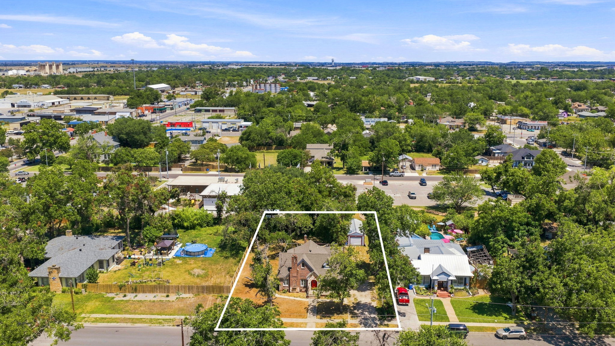 main property photo 28