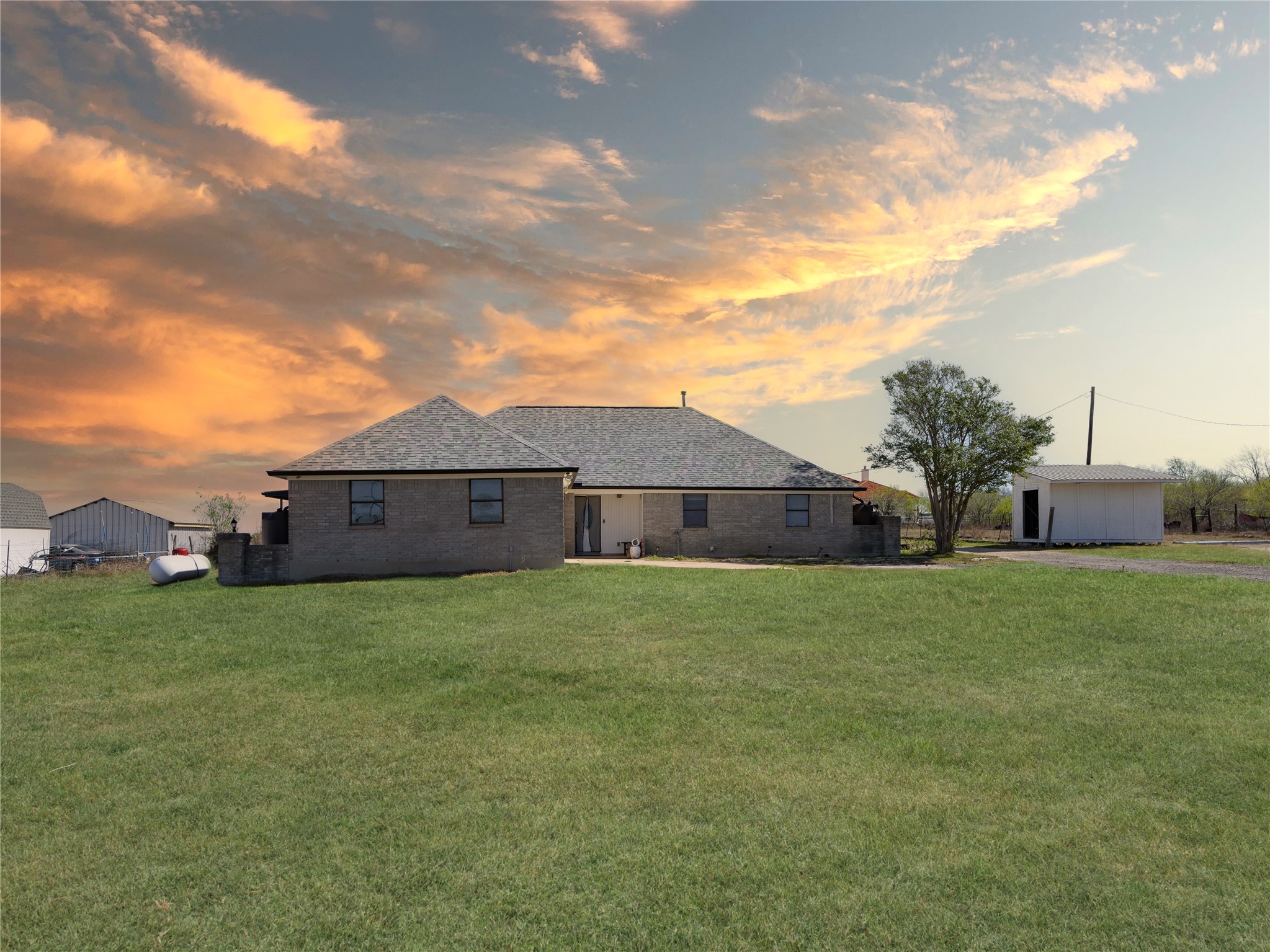 main property photo 25