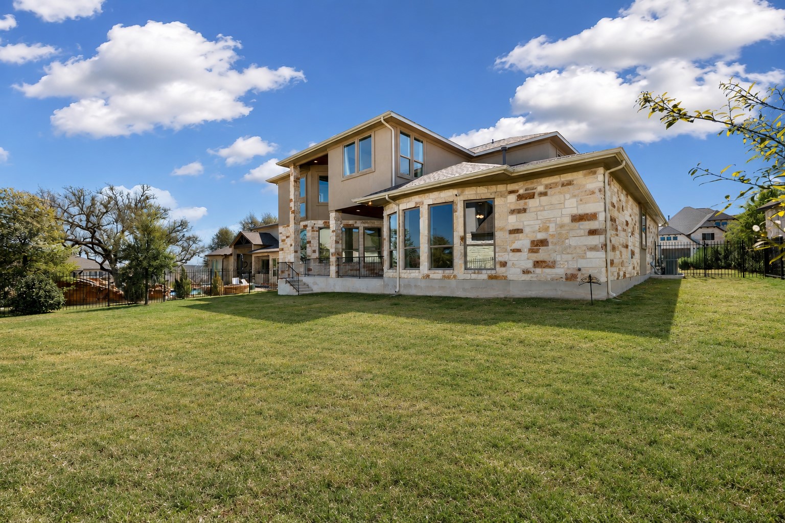 main property photo 16