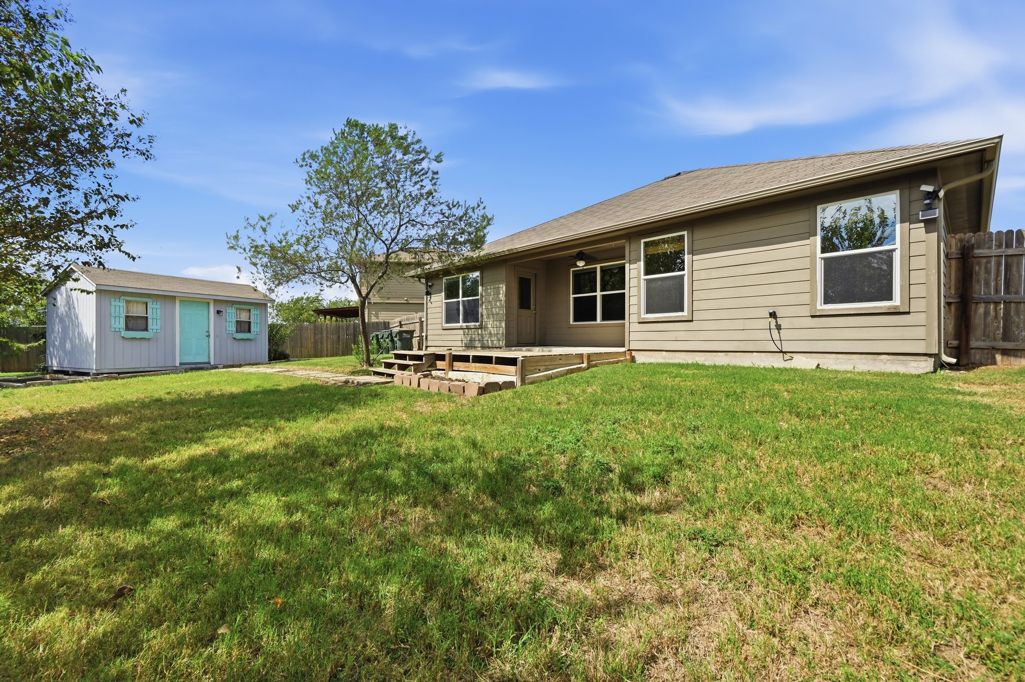 main property photo 28