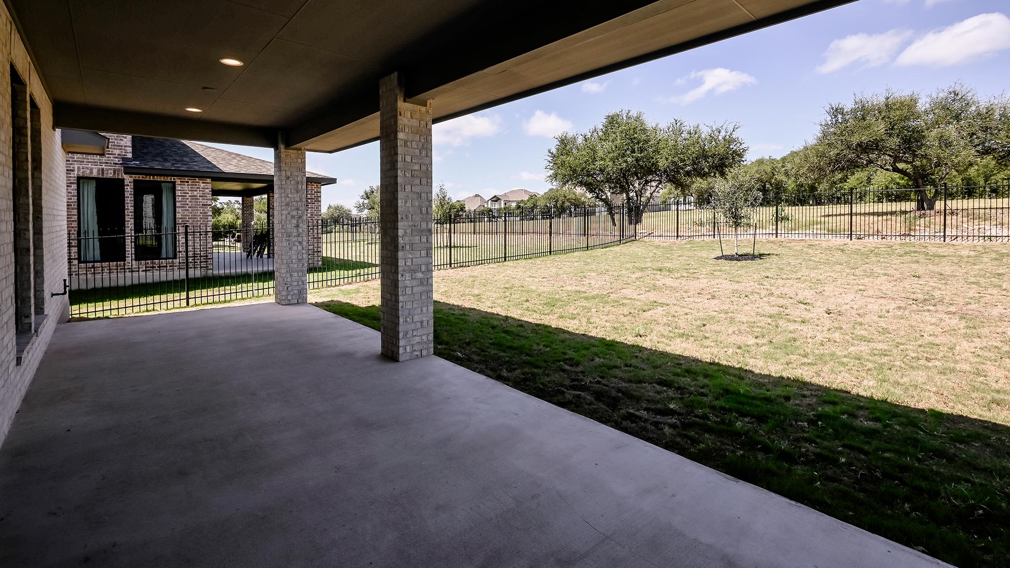 main property photo 23