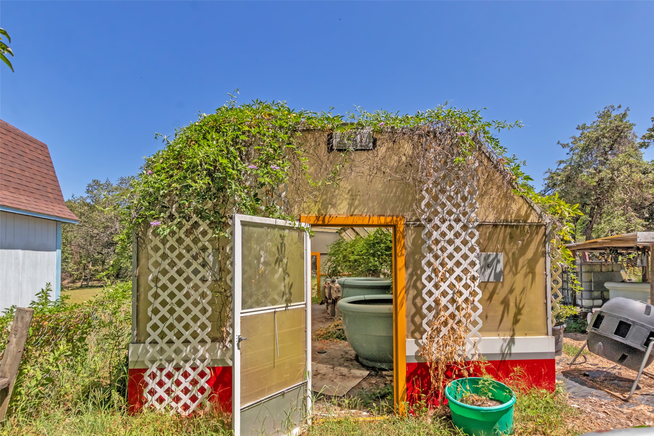 main property photo 23