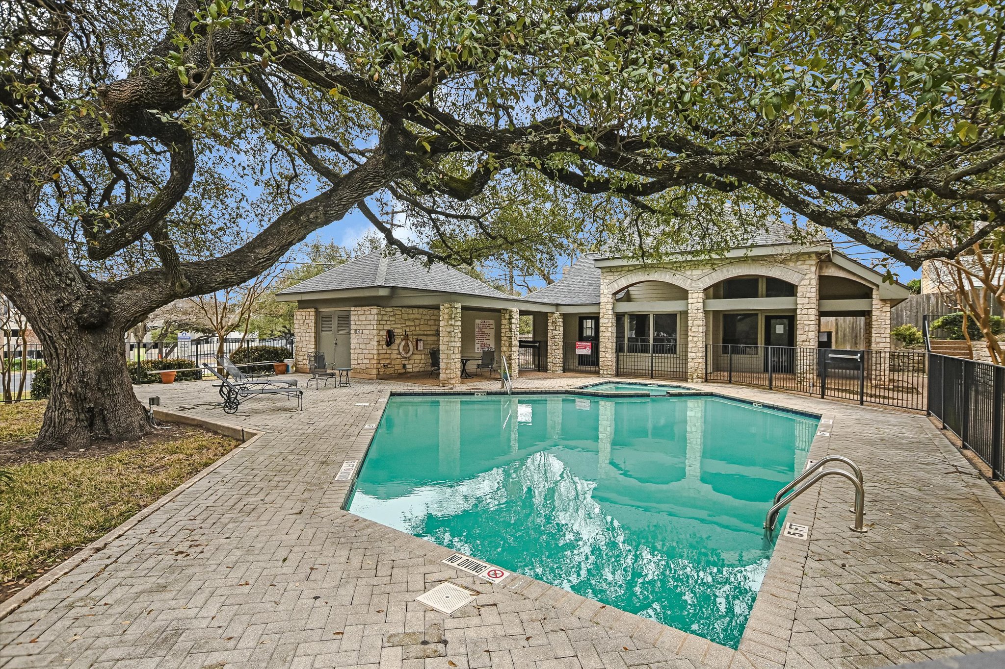 main property photo 15