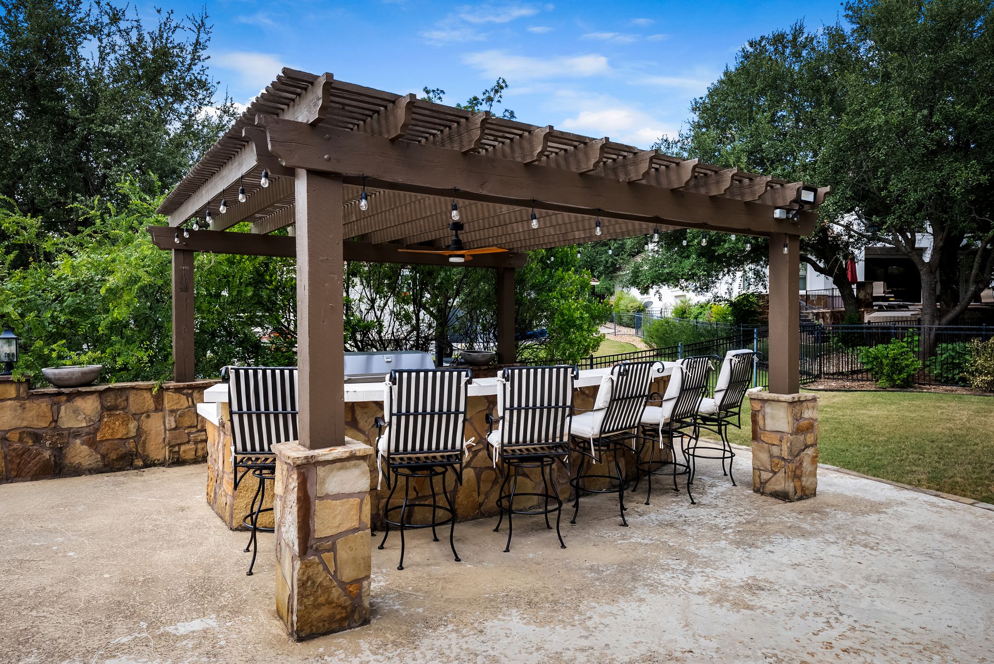 main property photo 32