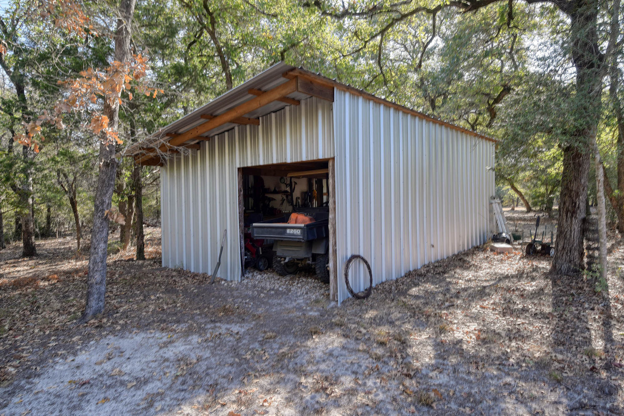 main property photo 28