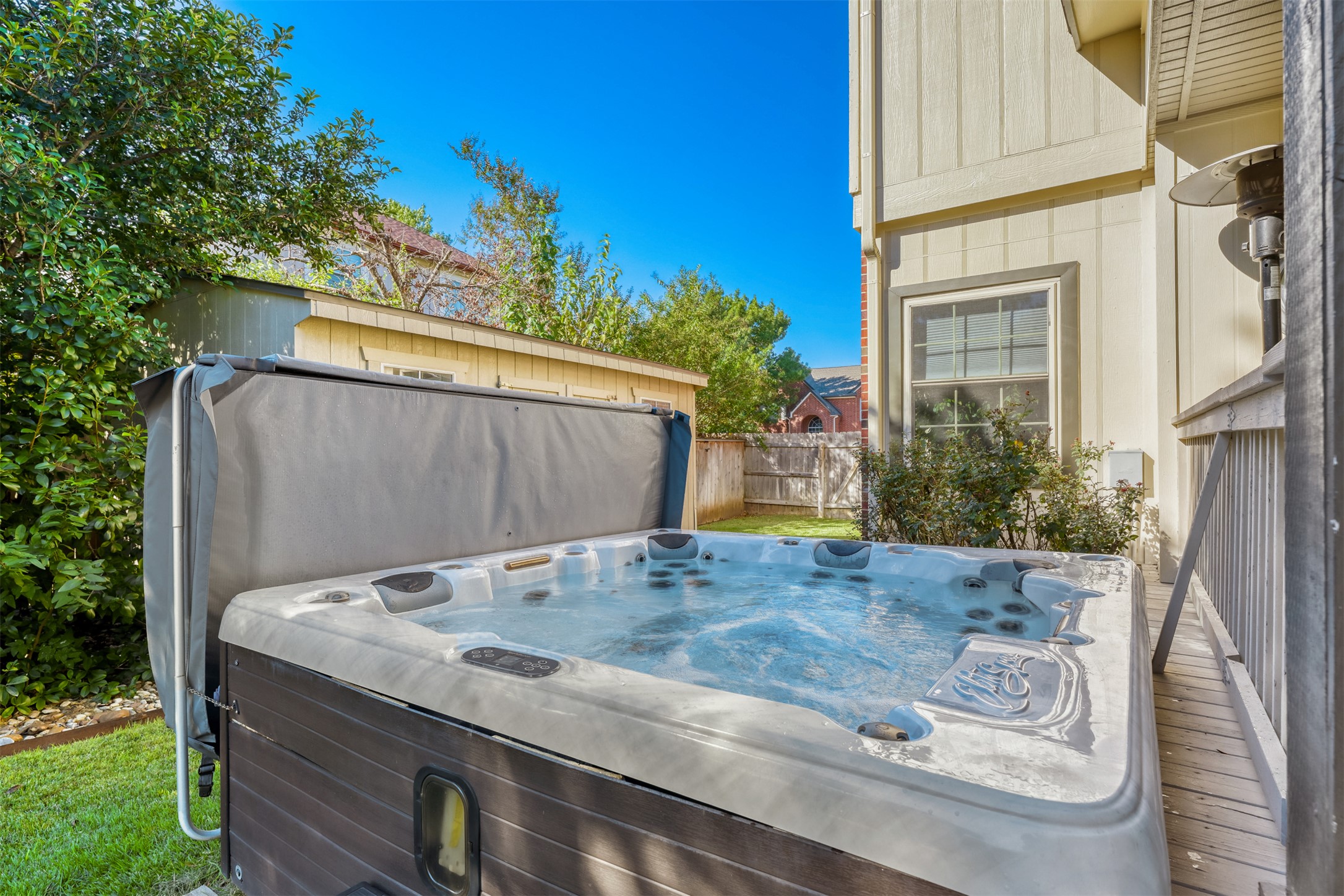 main property photo 25