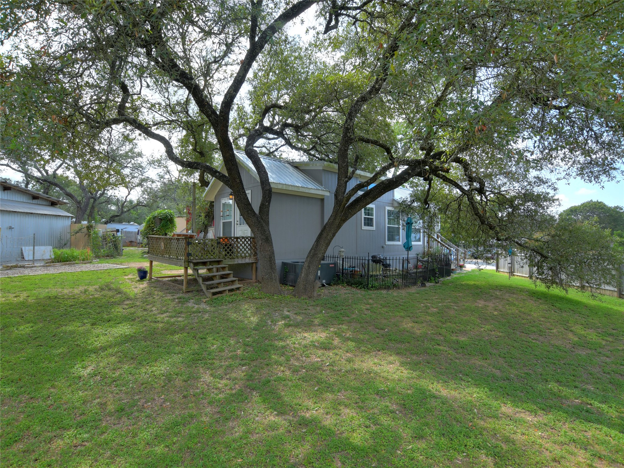 main property photo 13