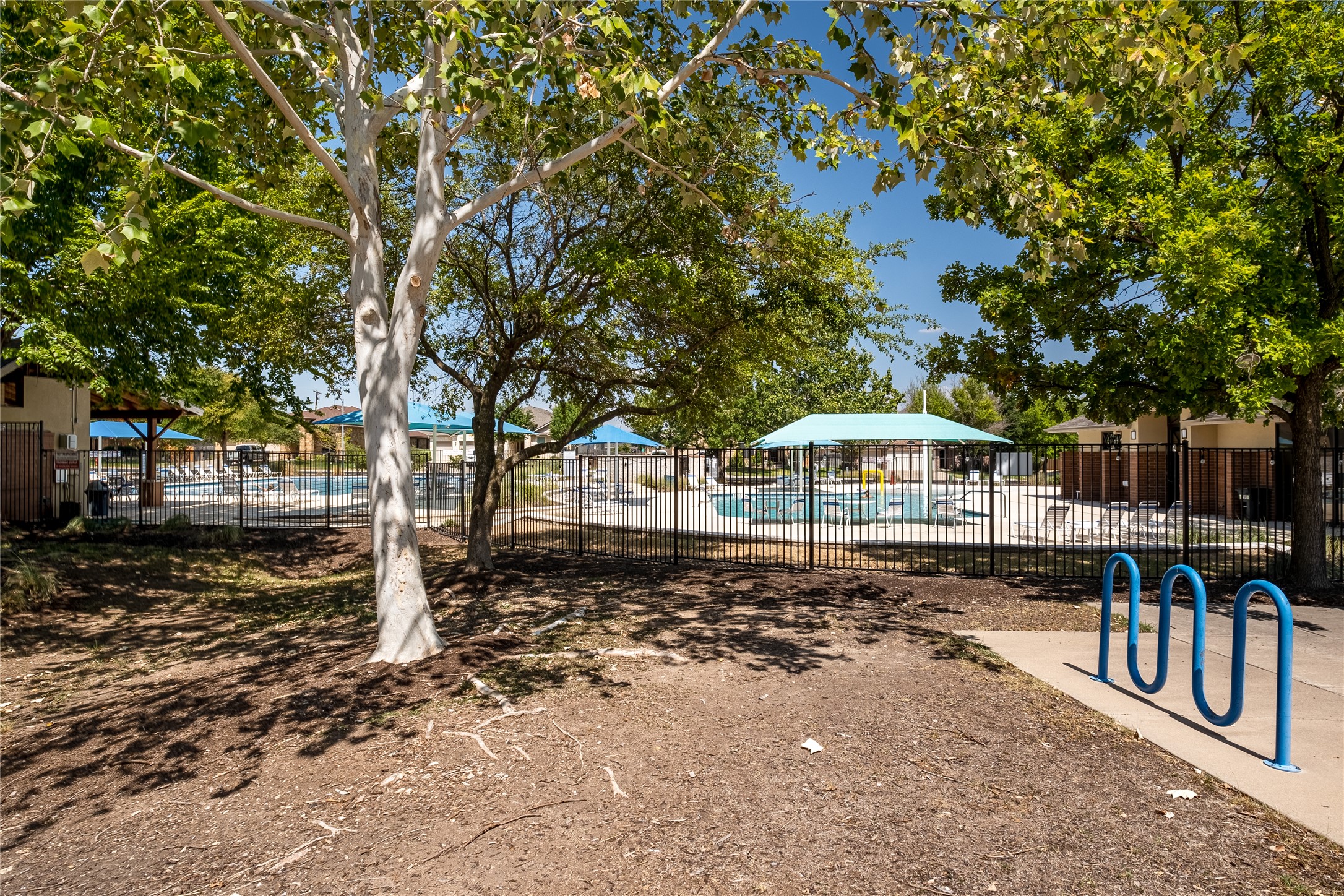 main property photo 16