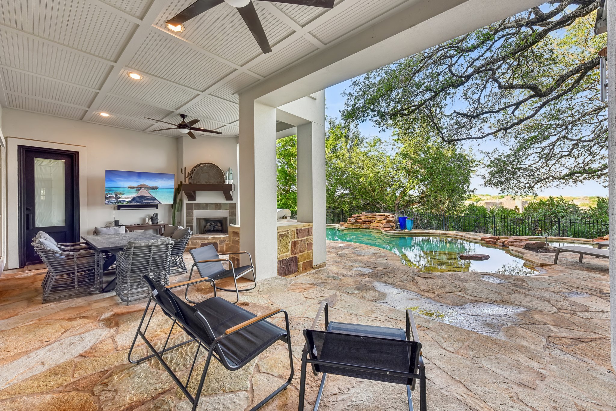 main property photo 31