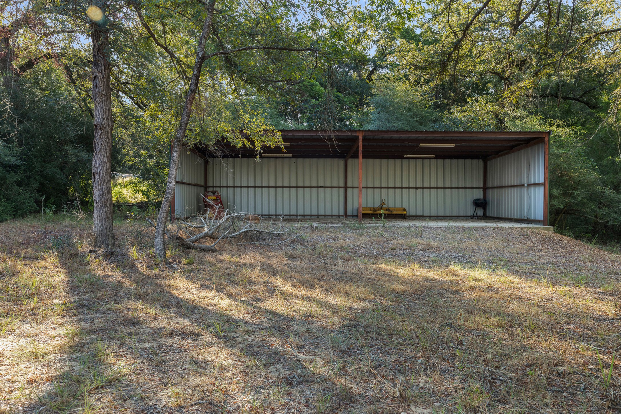 main property photo 26