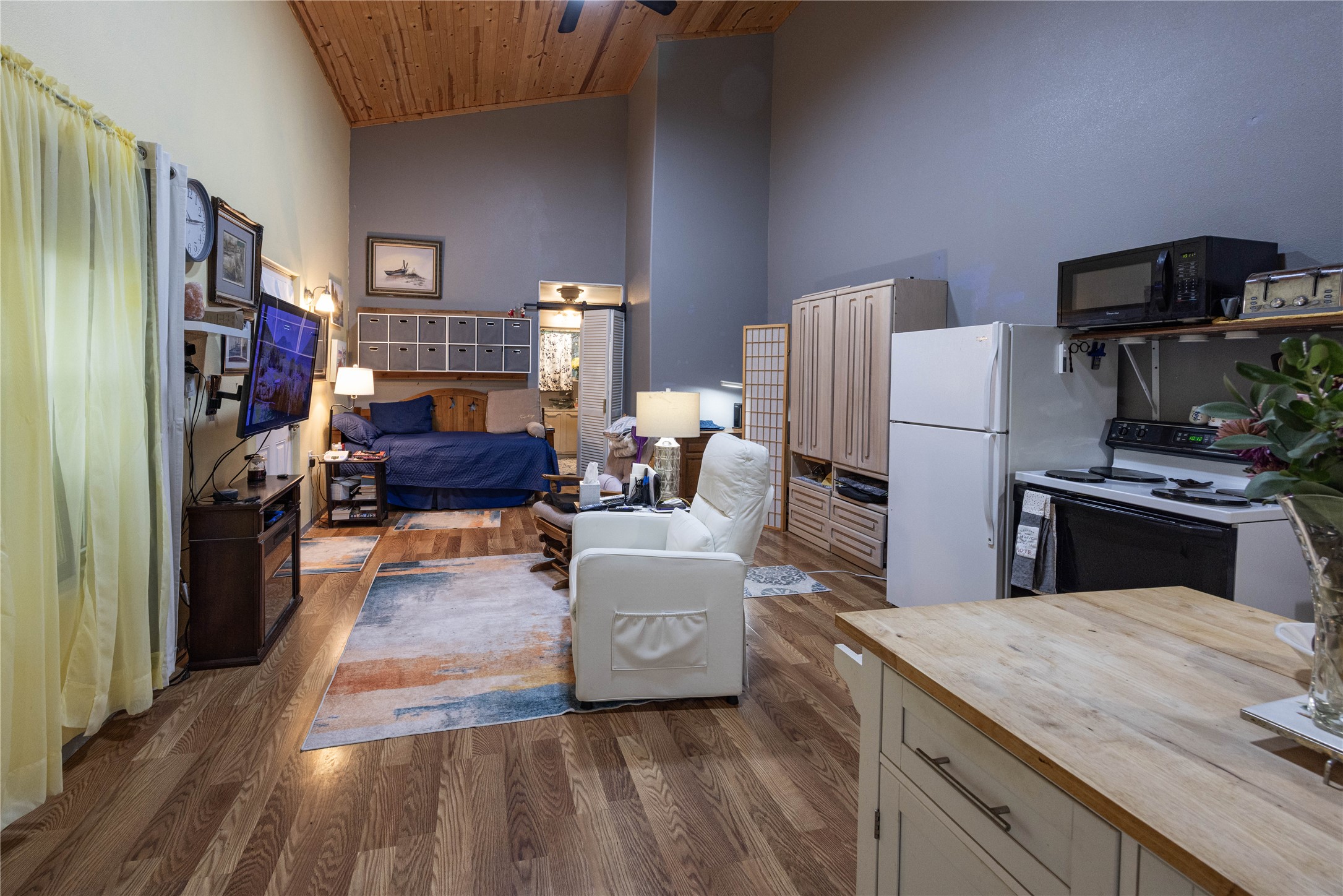 main property photo 25