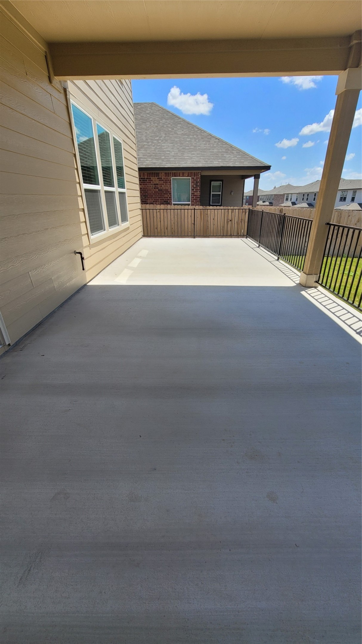 main property photo 28