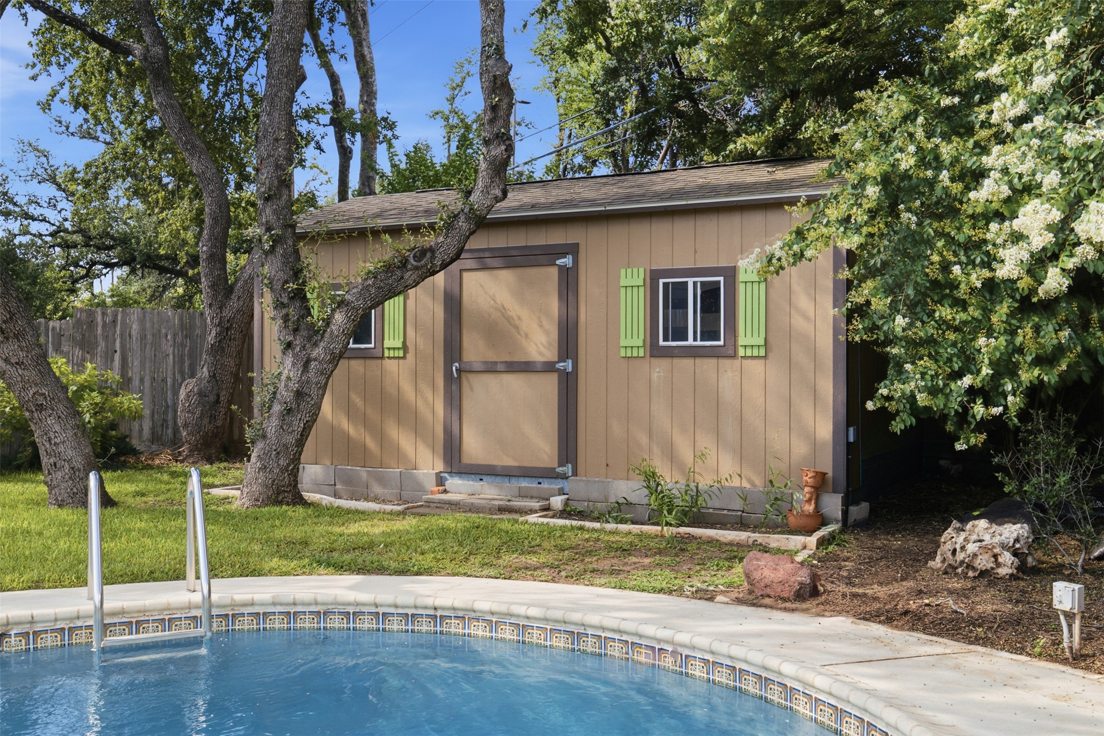 main property photo 32