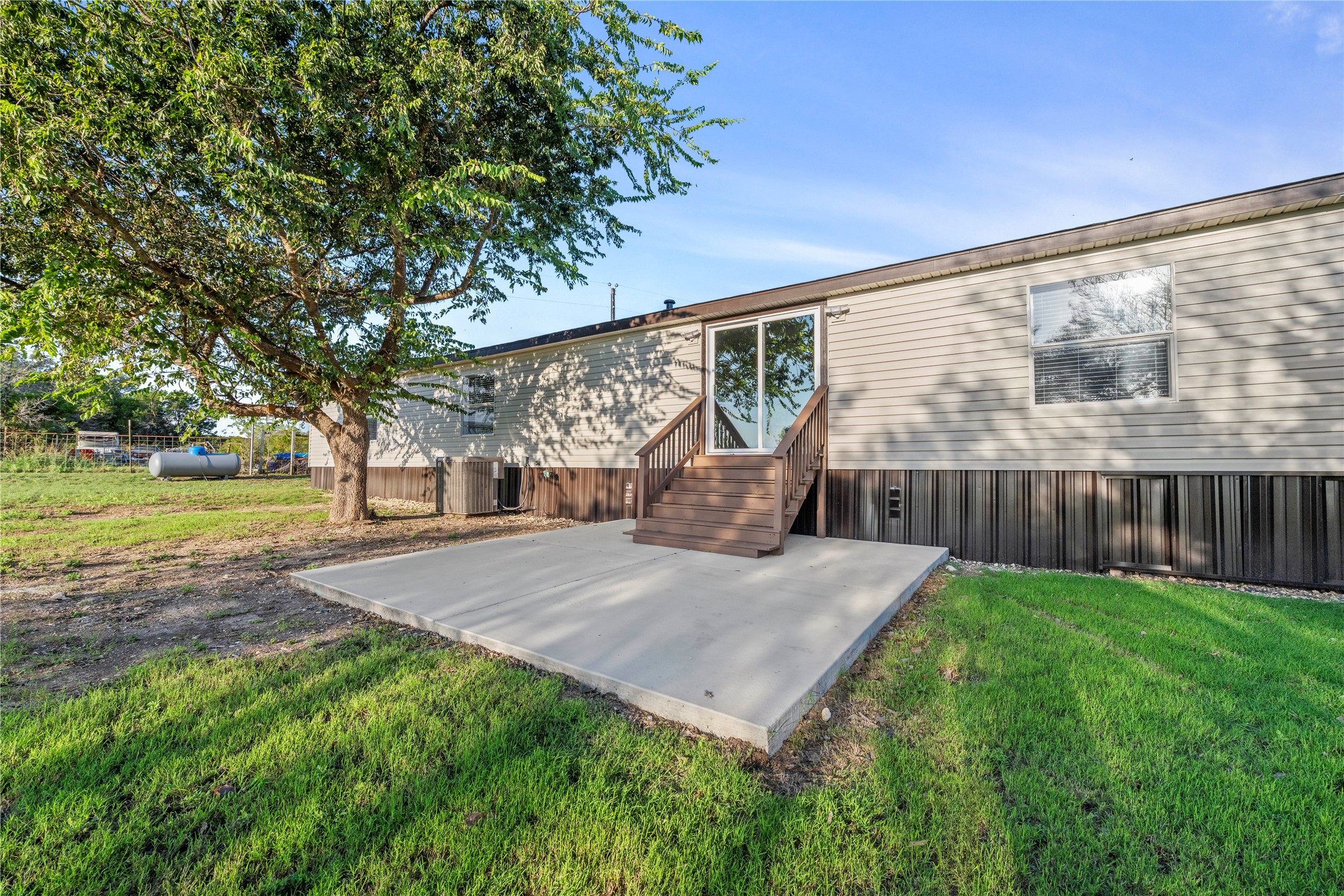 main property photo 14