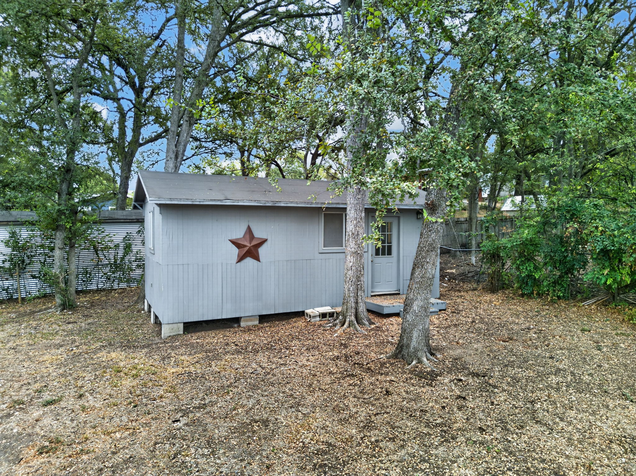 main property photo 23
