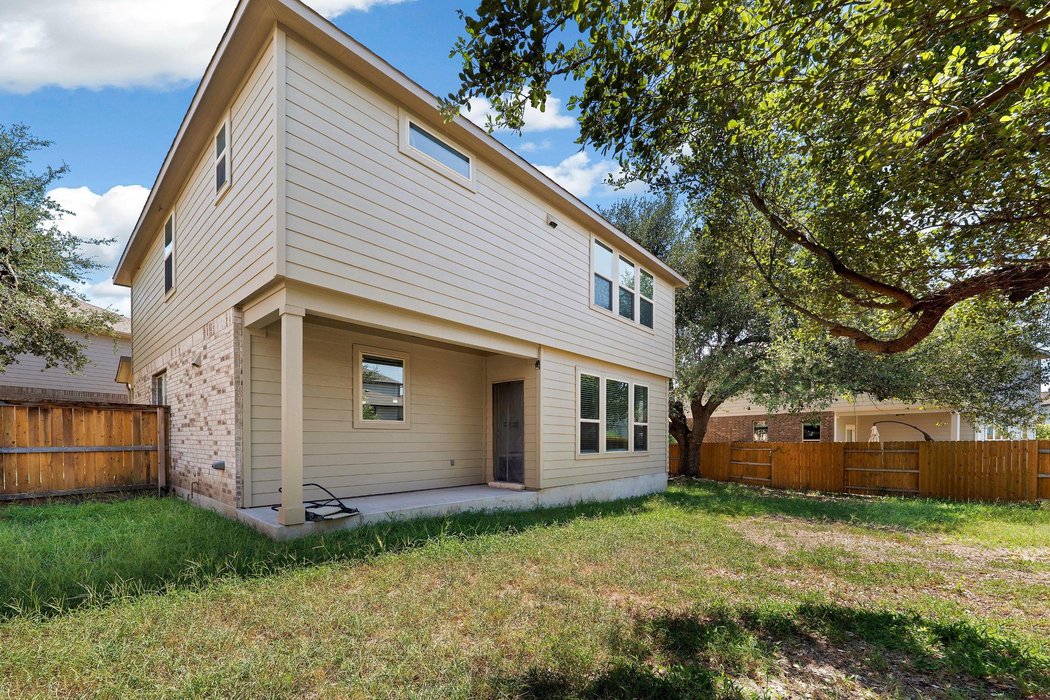main property photo 28