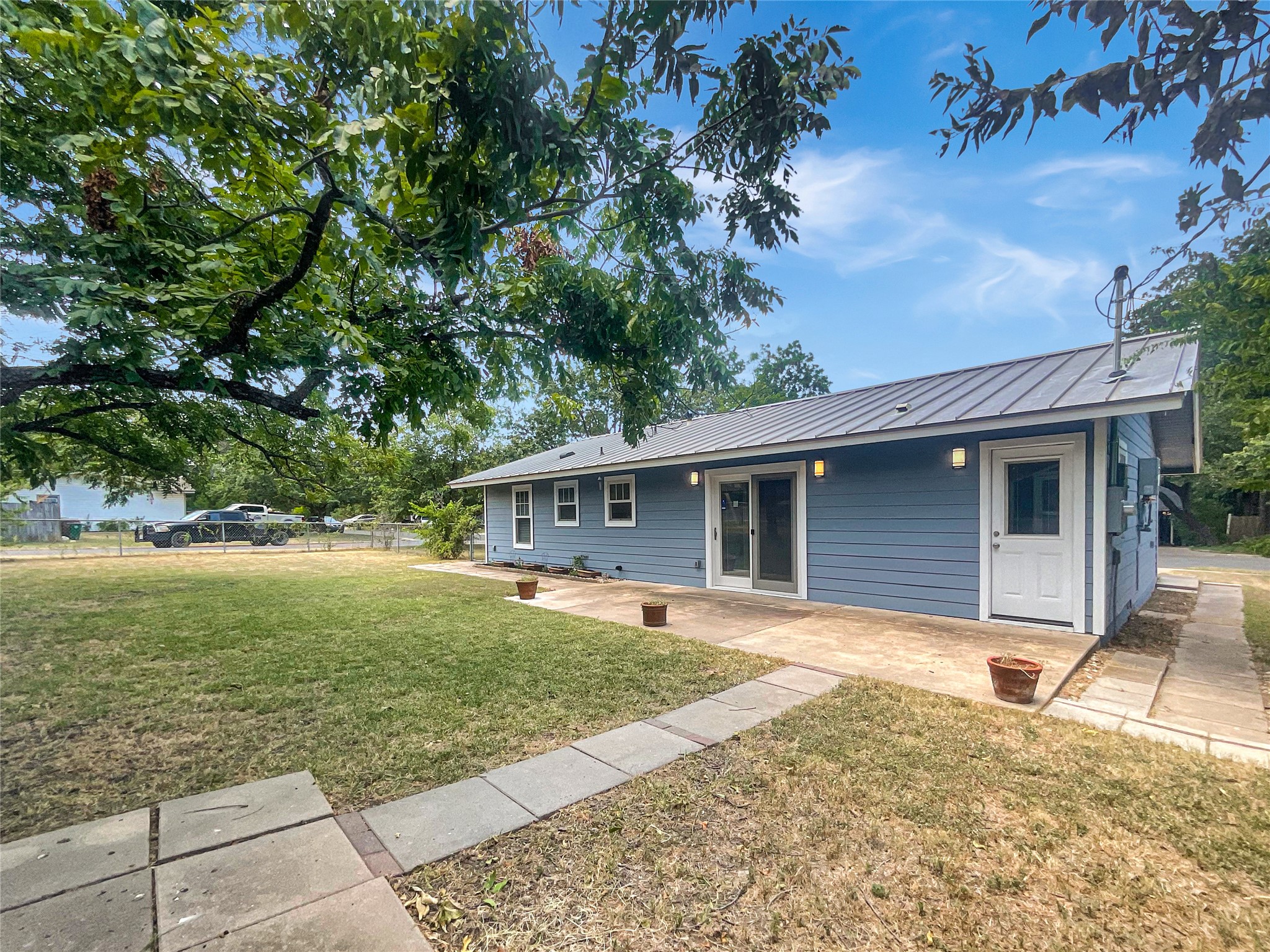 main property photo 16