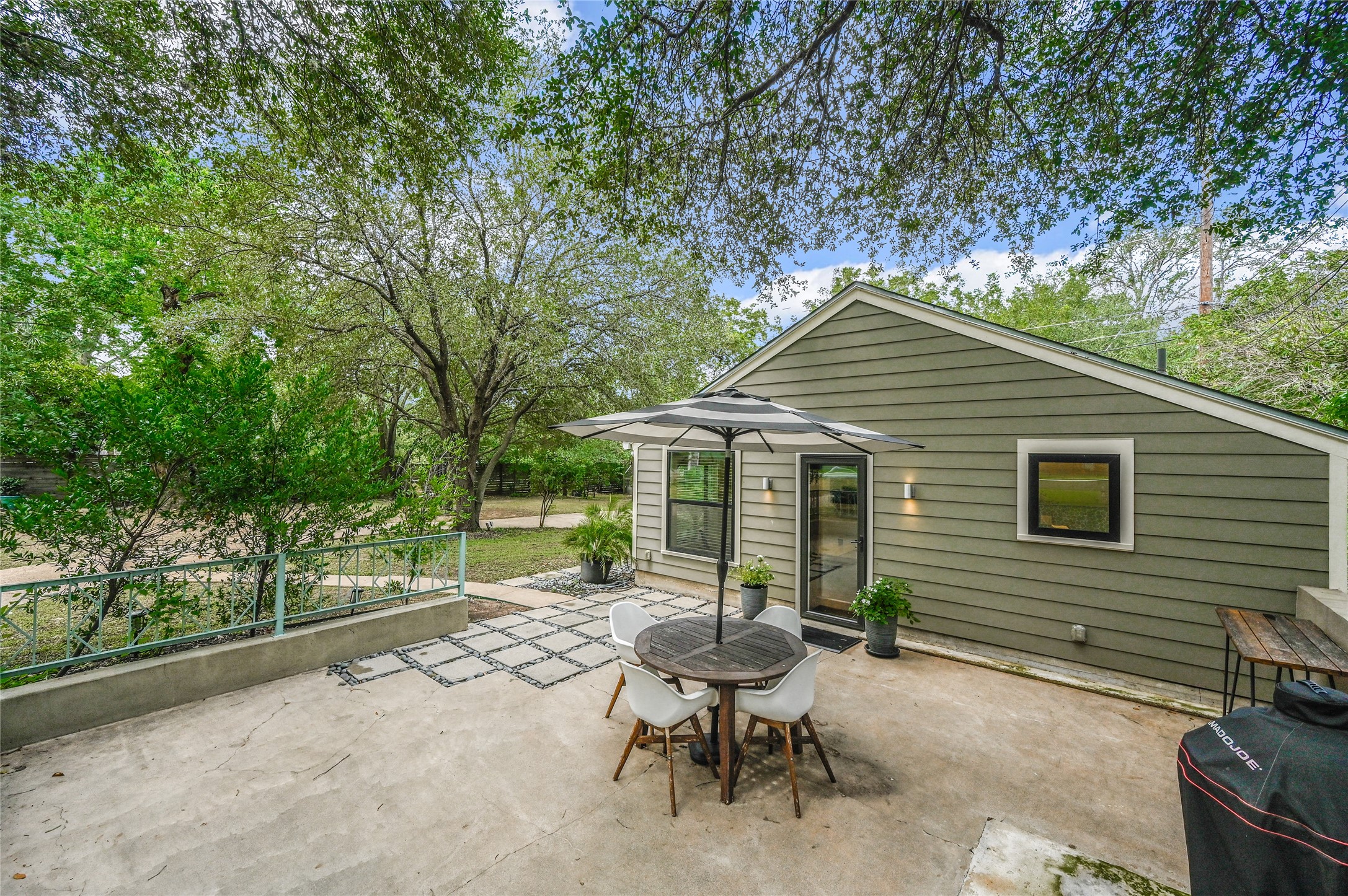 main property photo 25