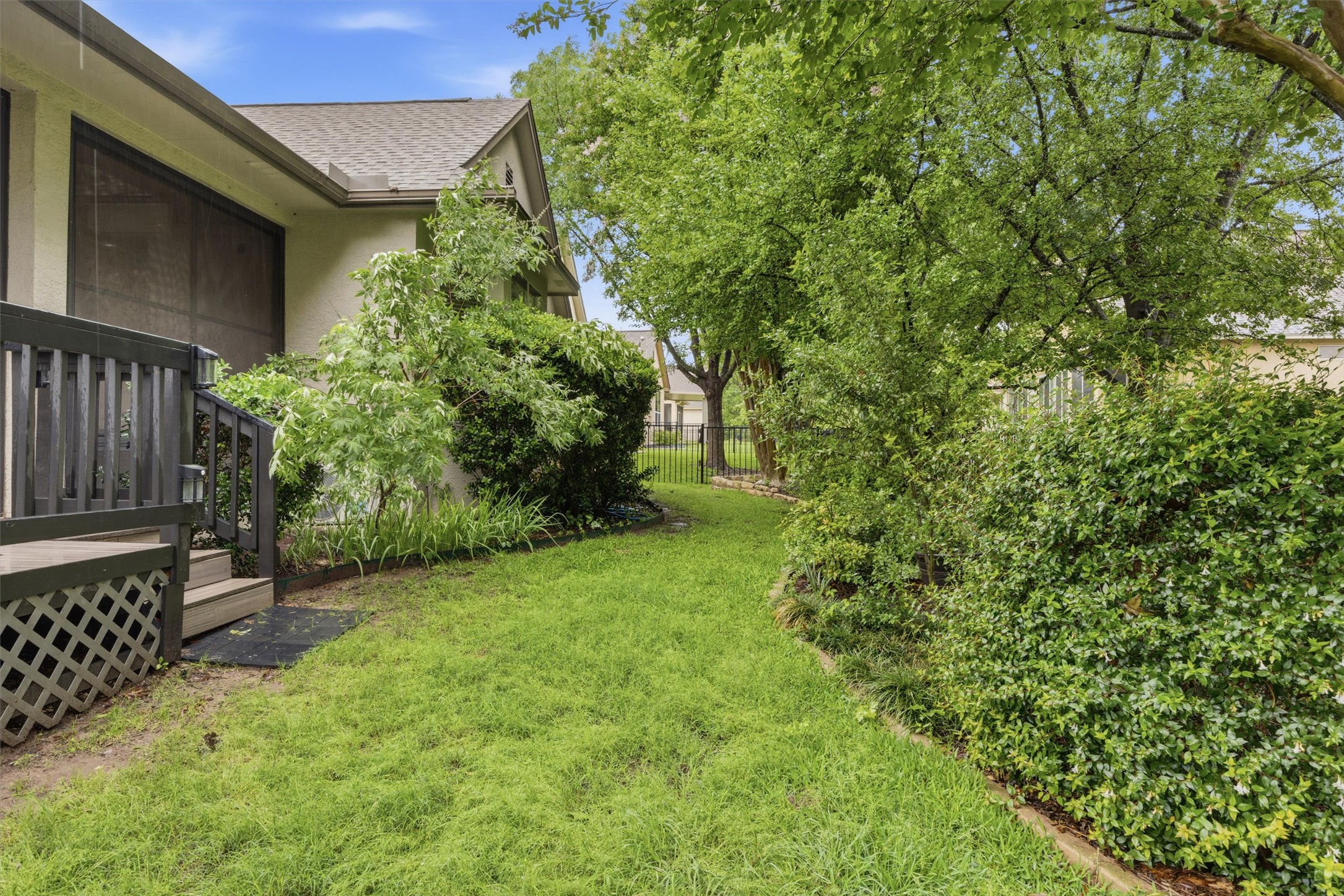 main property photo 33