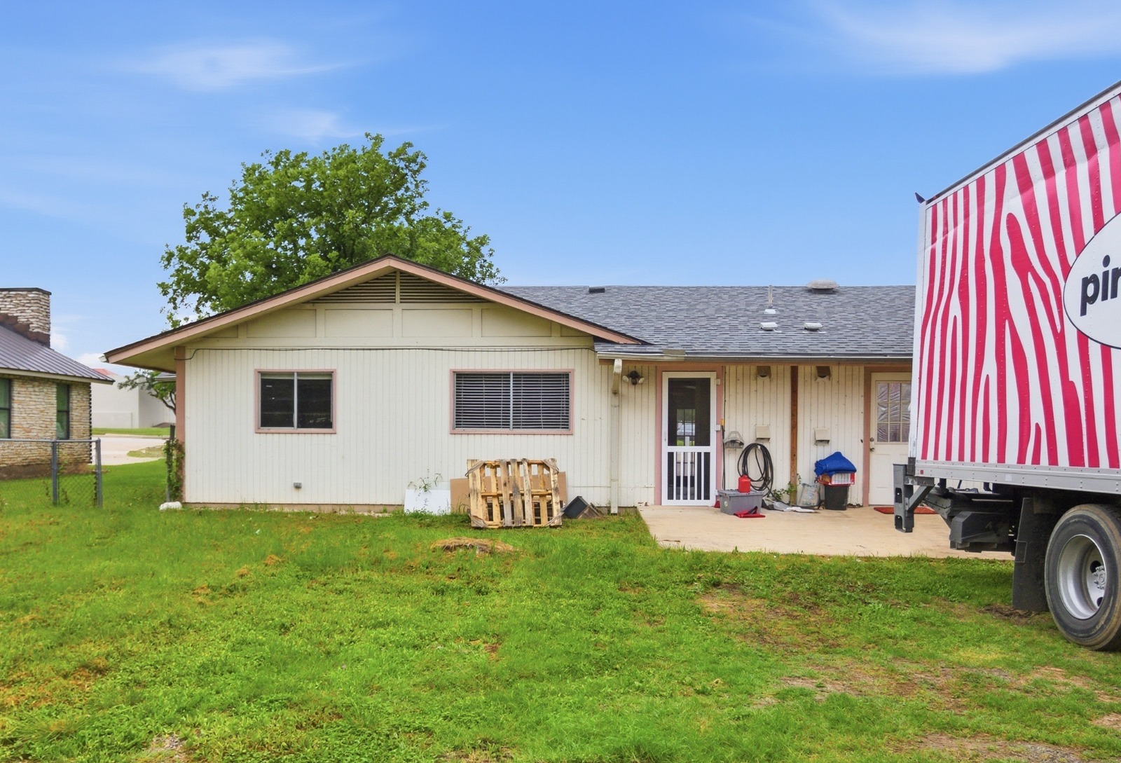 main property photo 19
