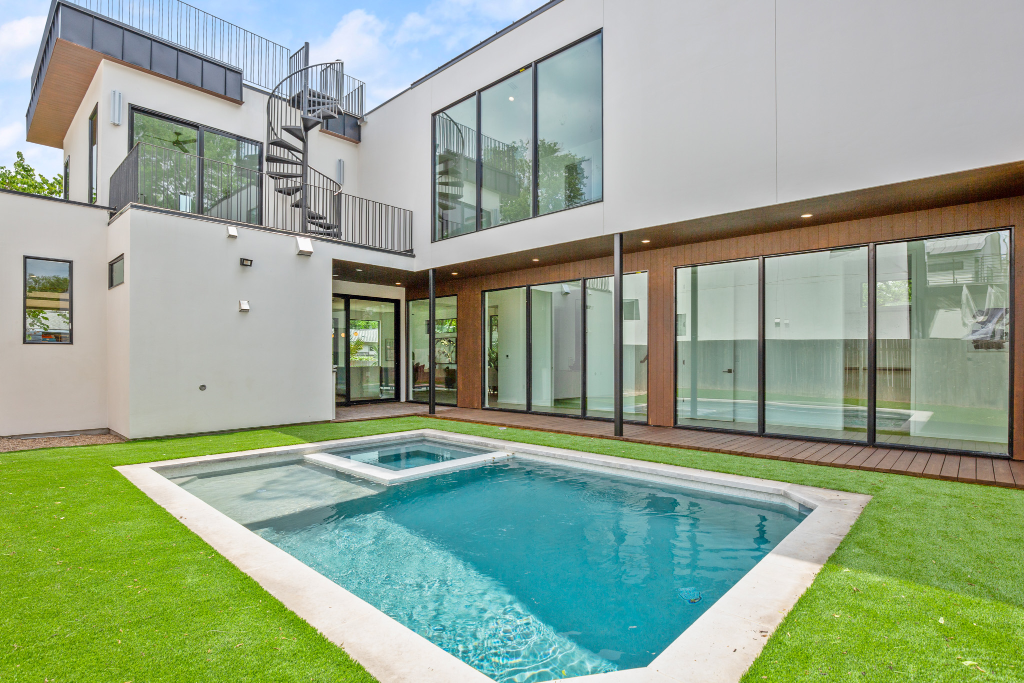 main property photo 37