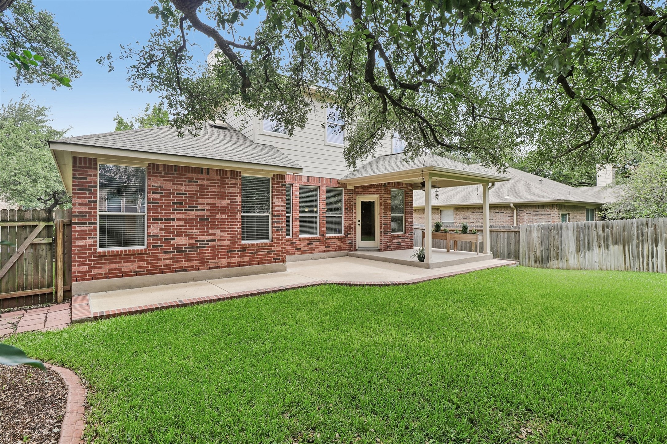 main property photo 20