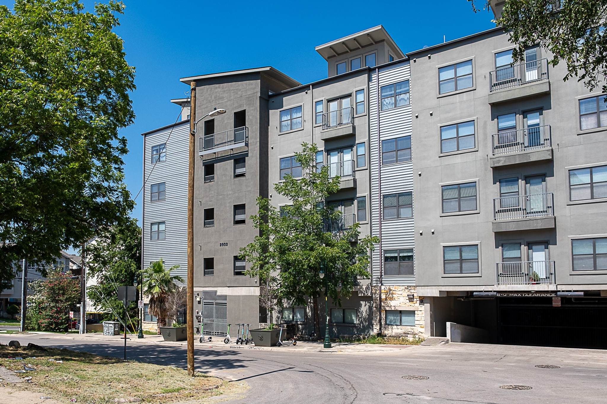 main property photo 18