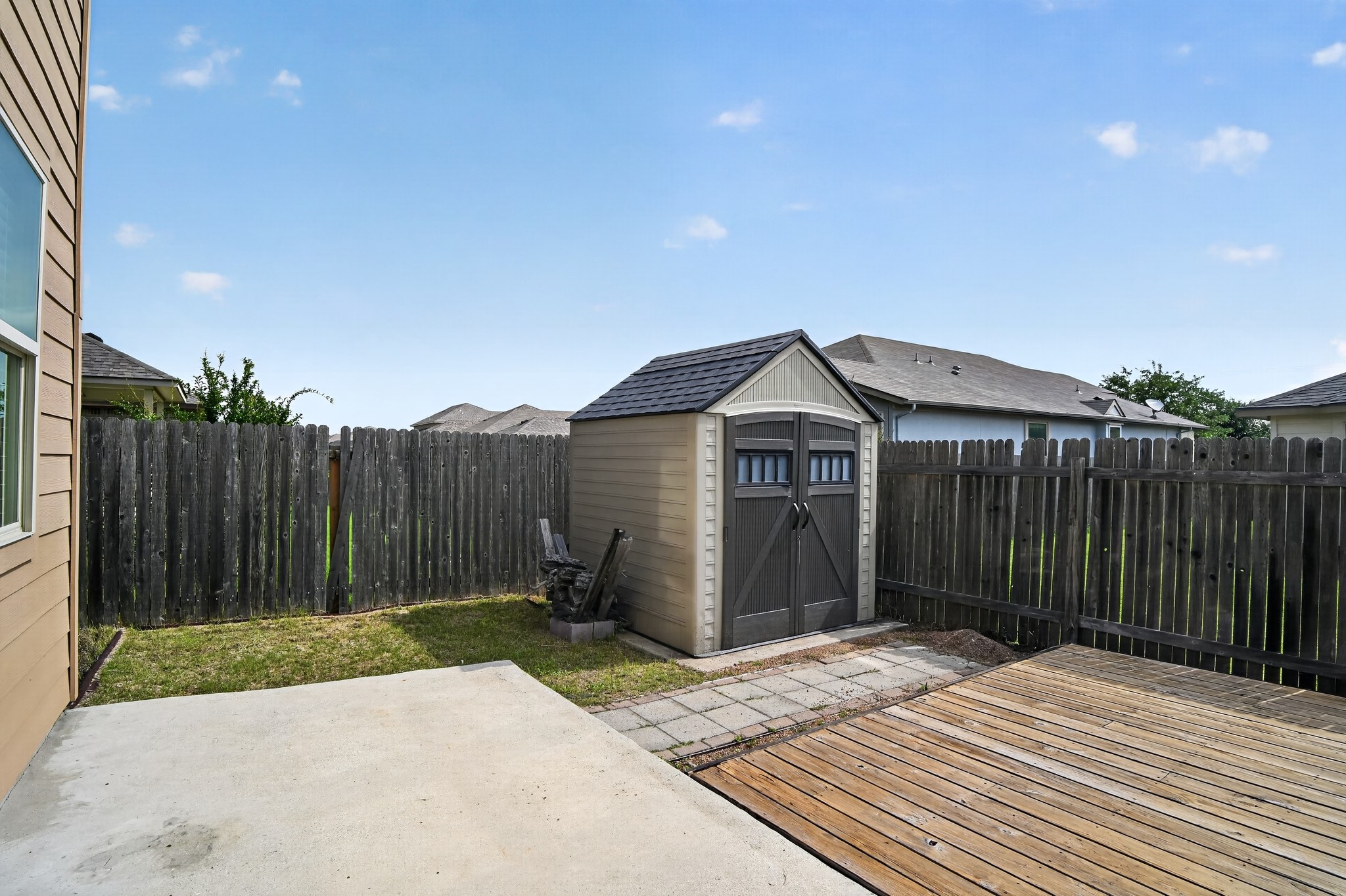 main property photo 25