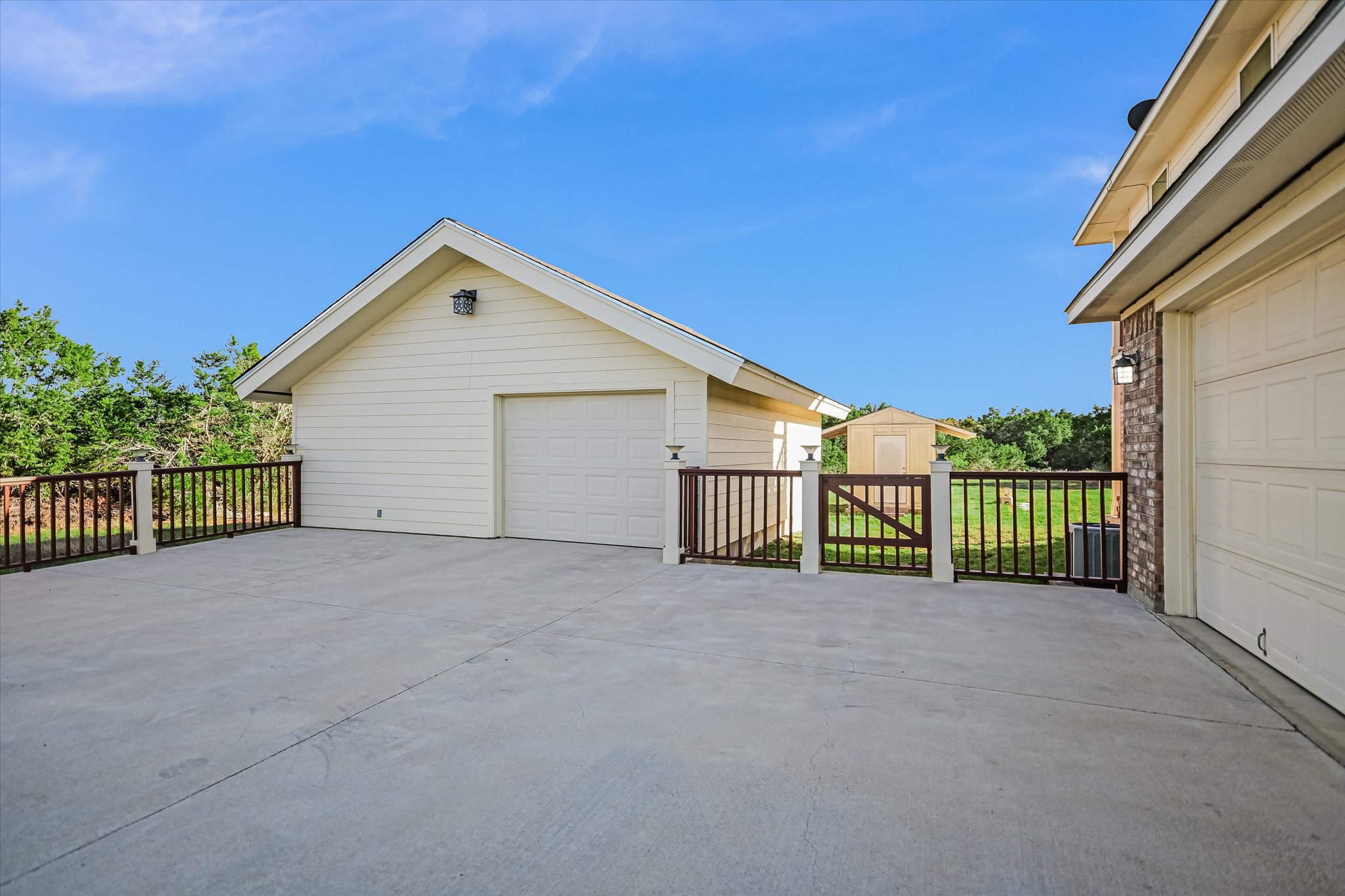 main property photo 32