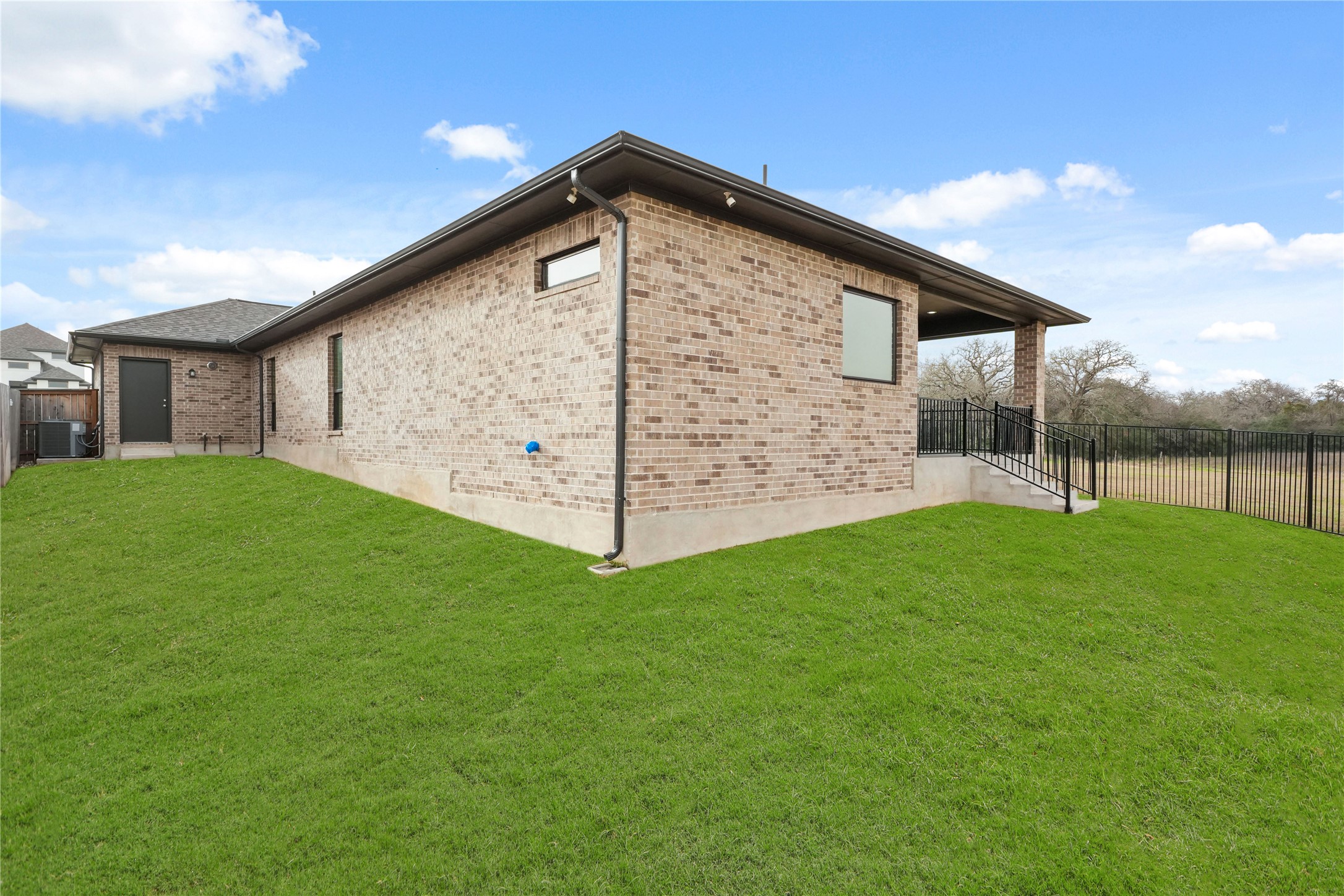 main property photo 23