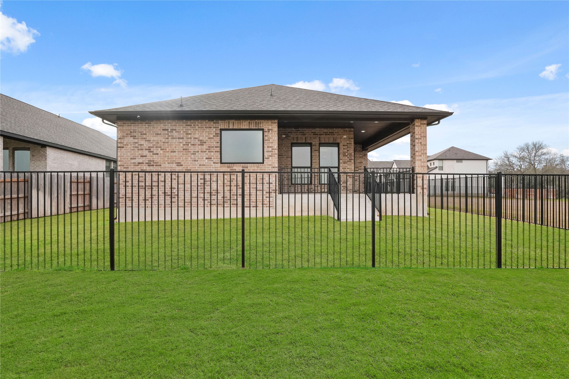 main property photo 25