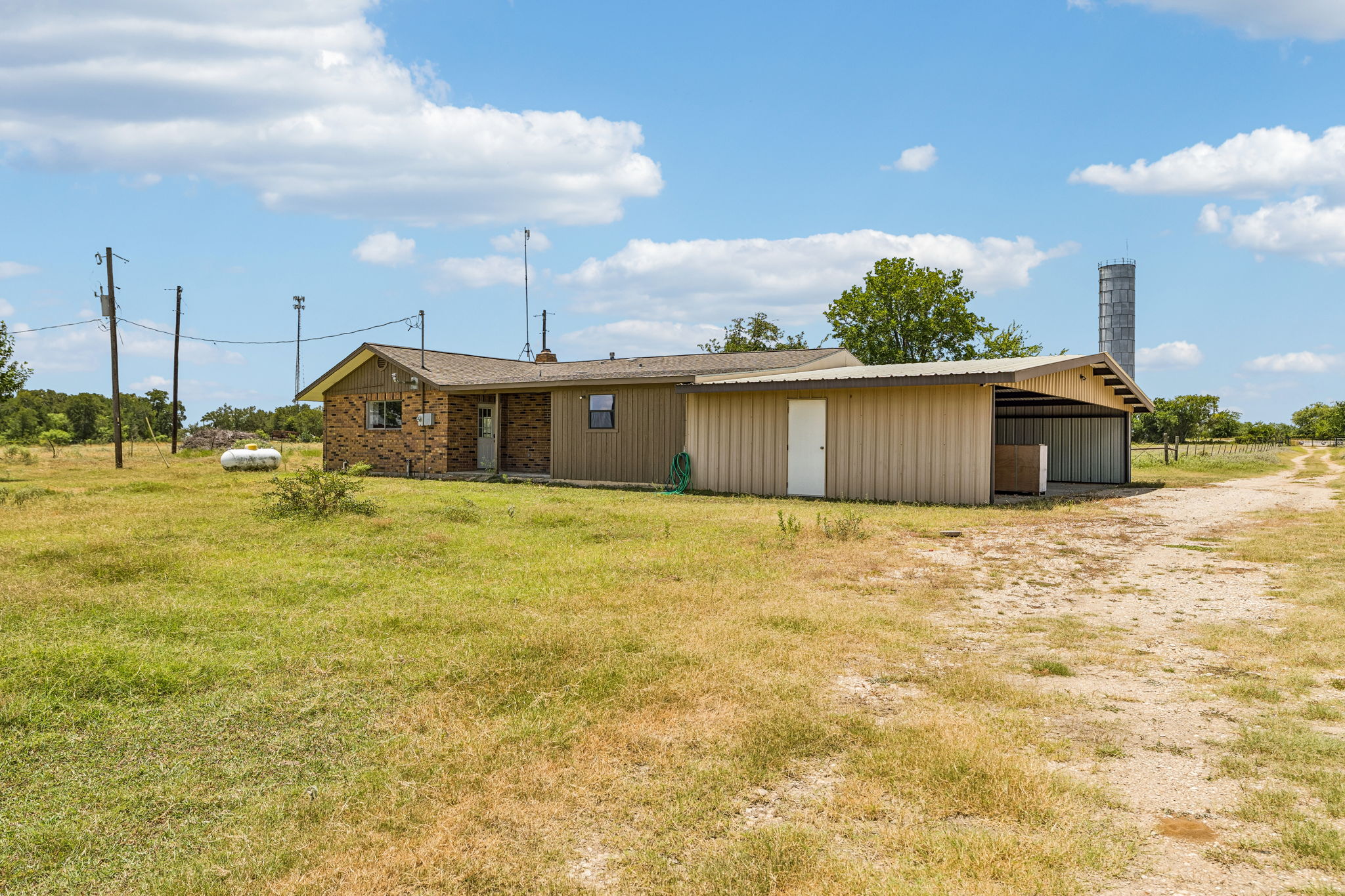 main property photo 16