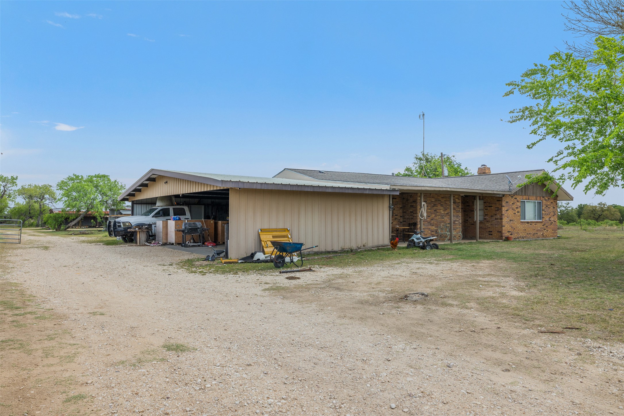main property photo 19