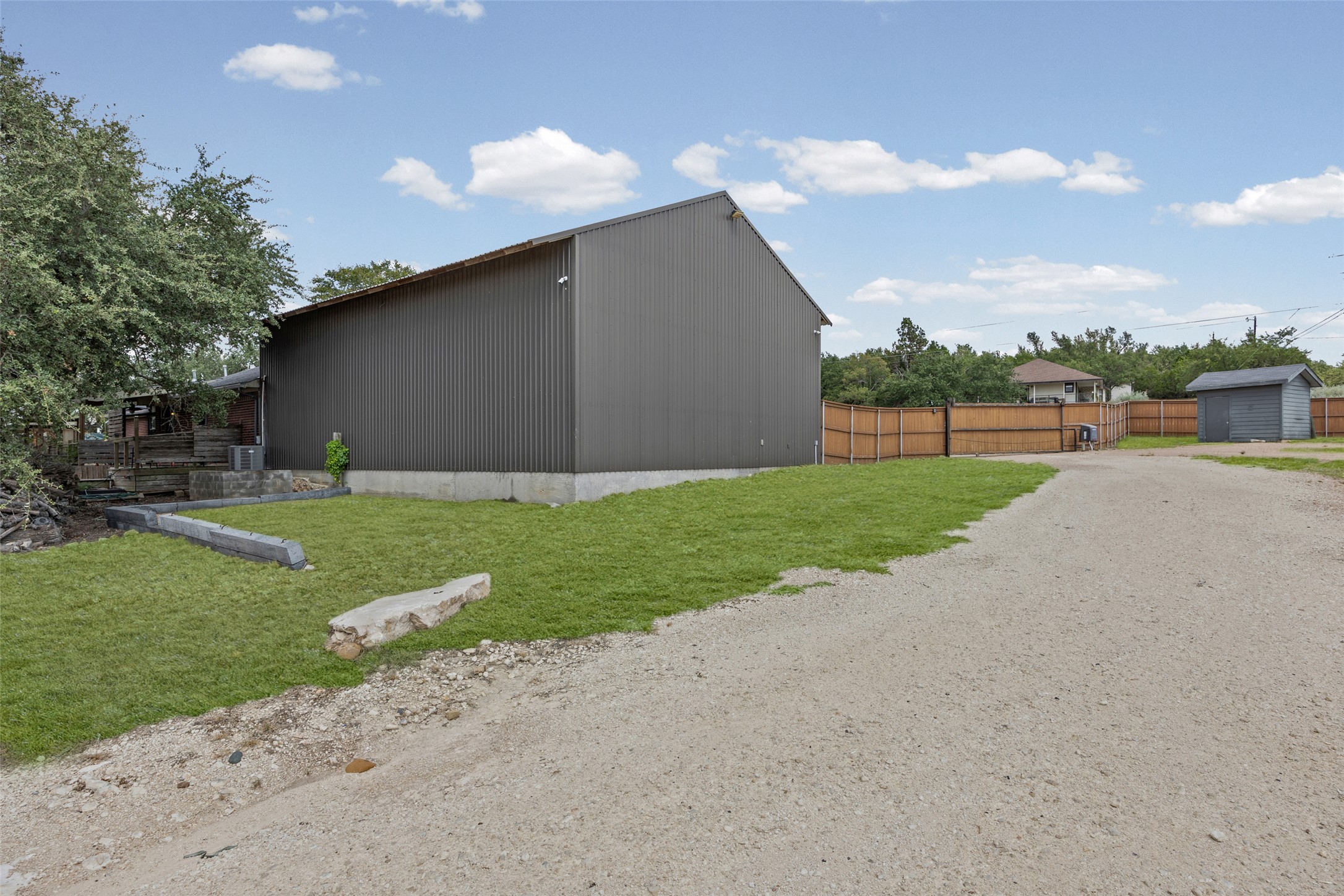 main property photo 34