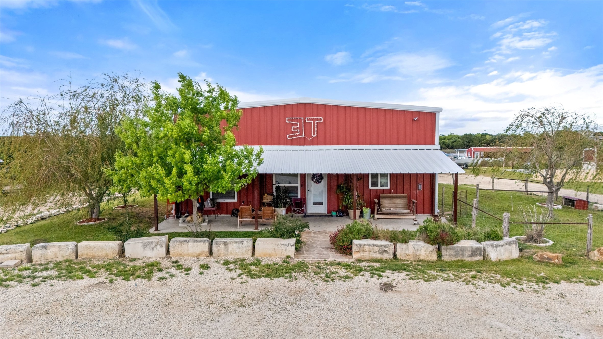 main property photo 13