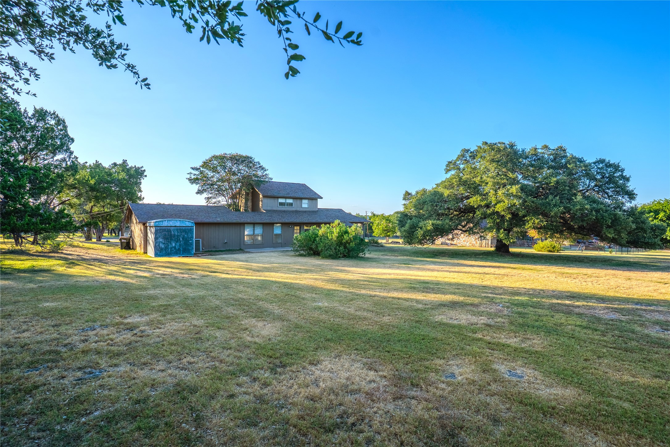 main property photo 6