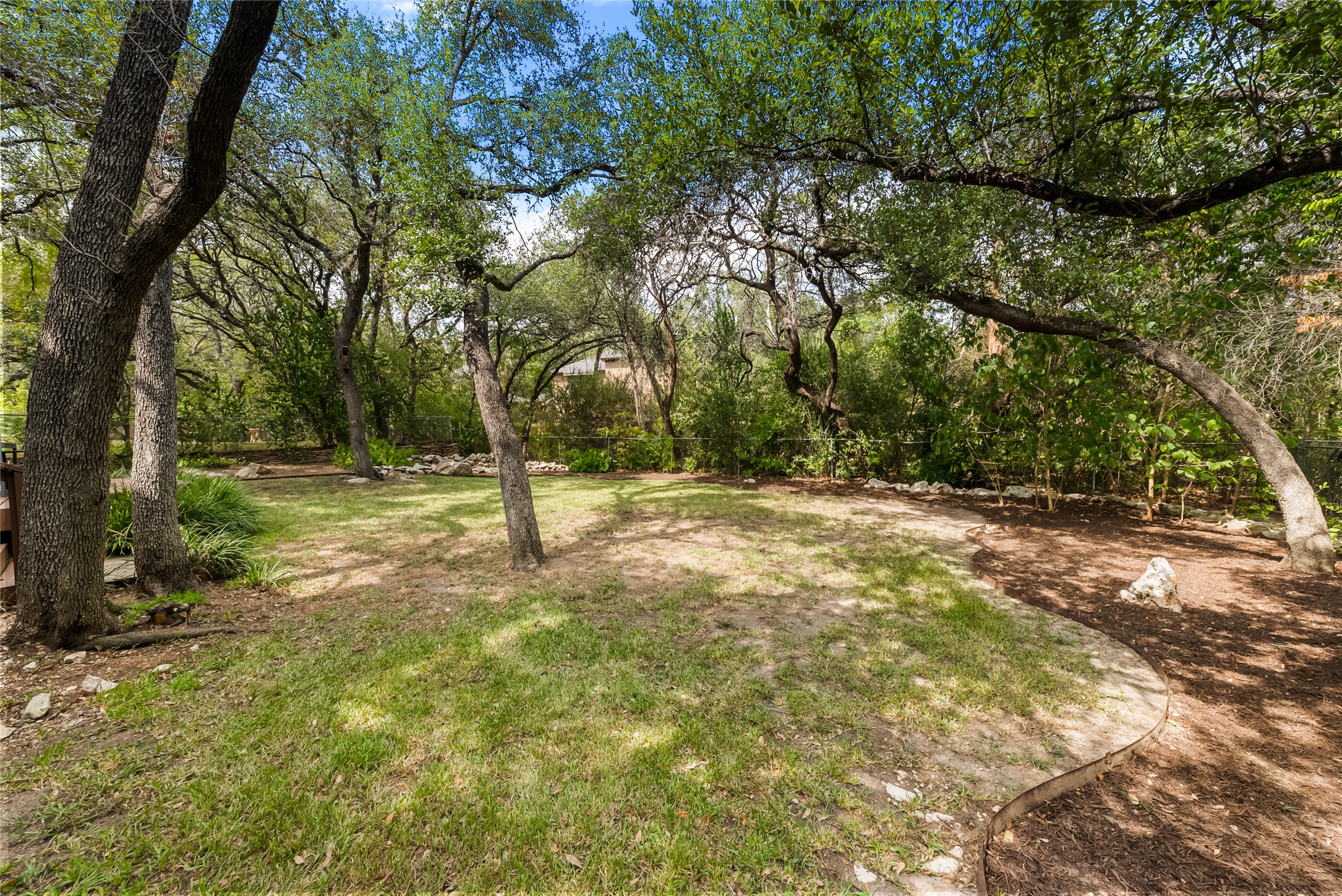 main property photo 25