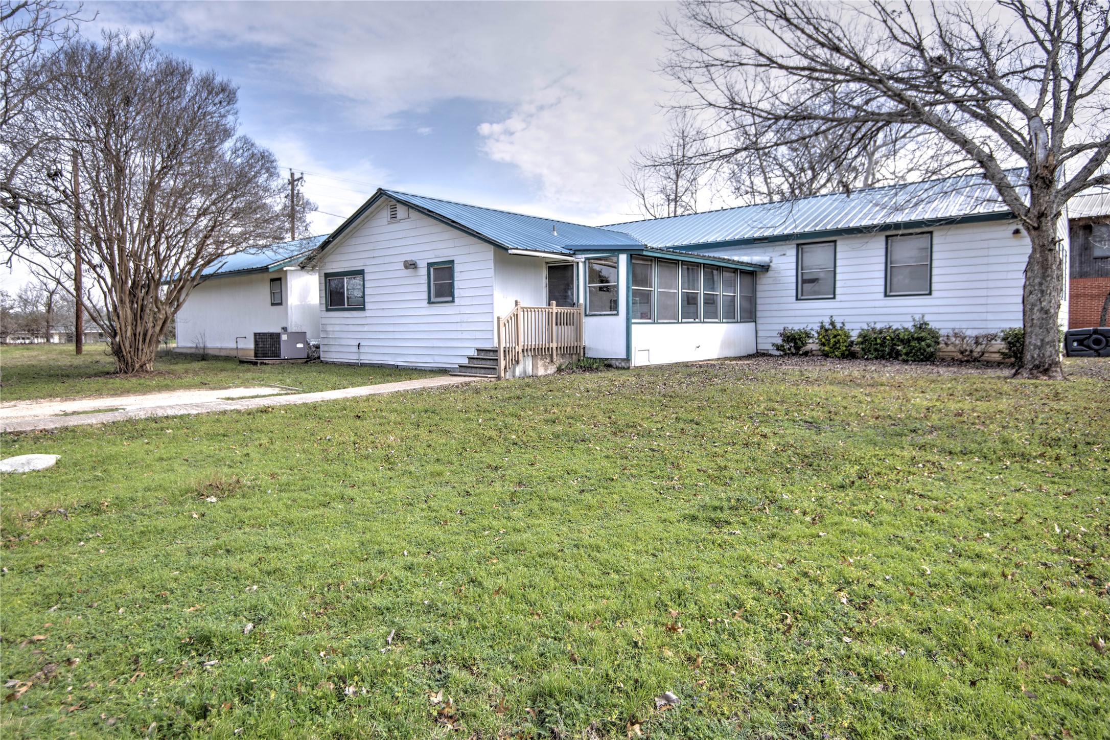 main property photo 10