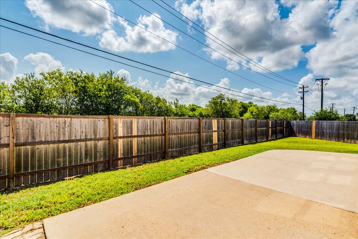 main property photo 28
