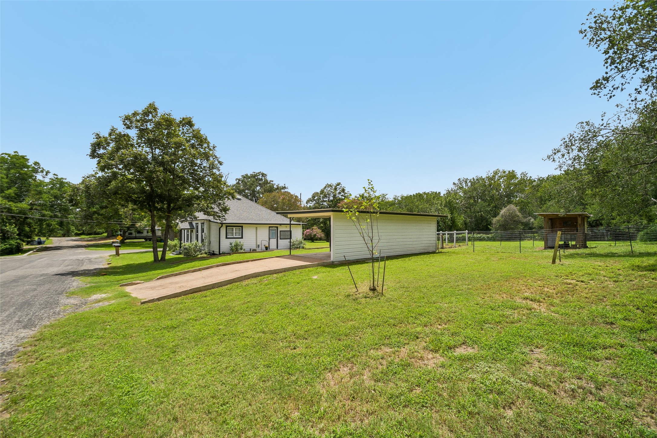 main property photo 3