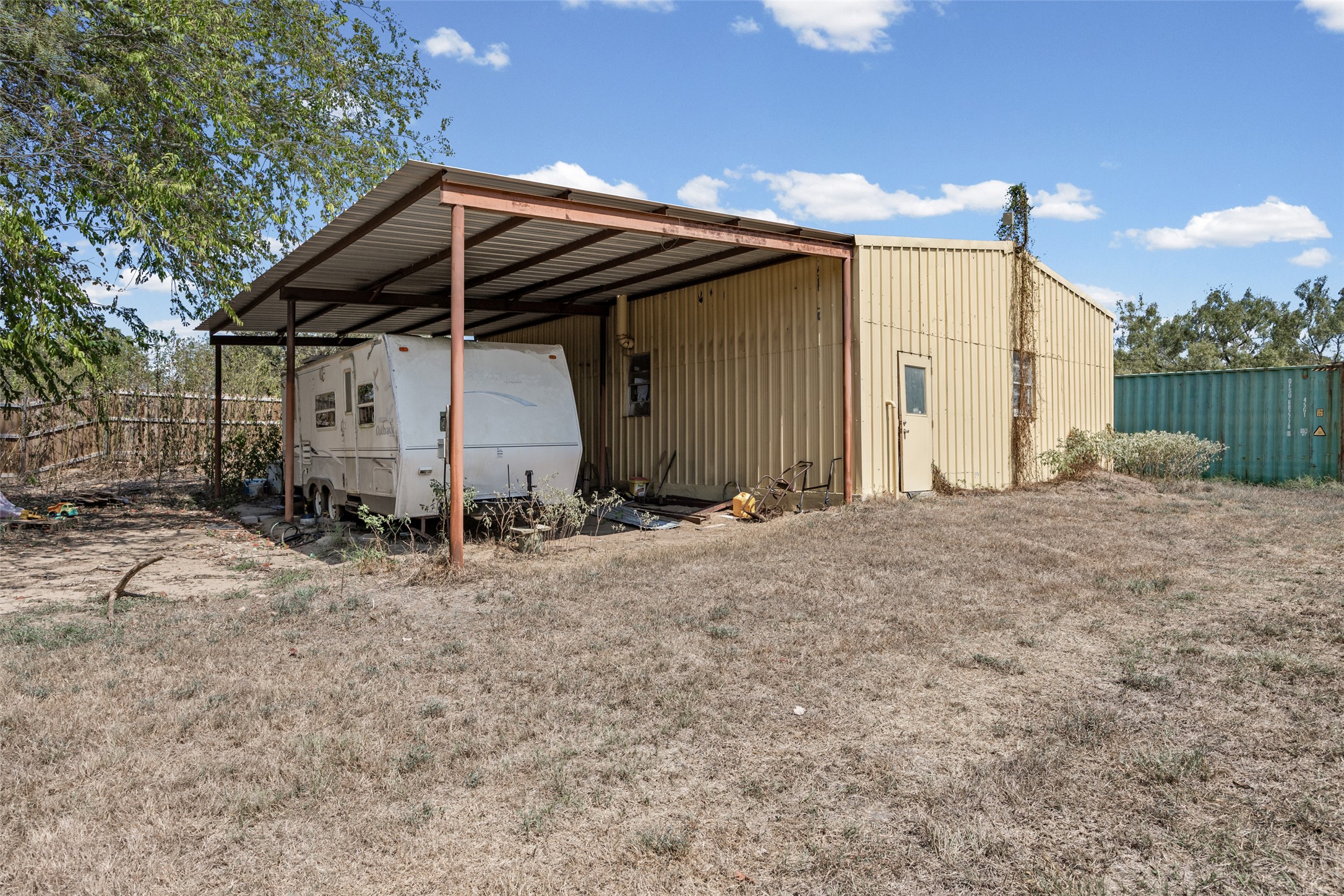 main property photo 16