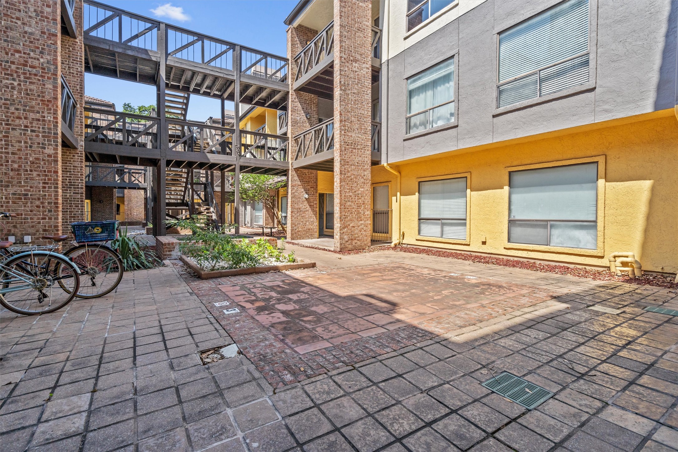 main property photo 26