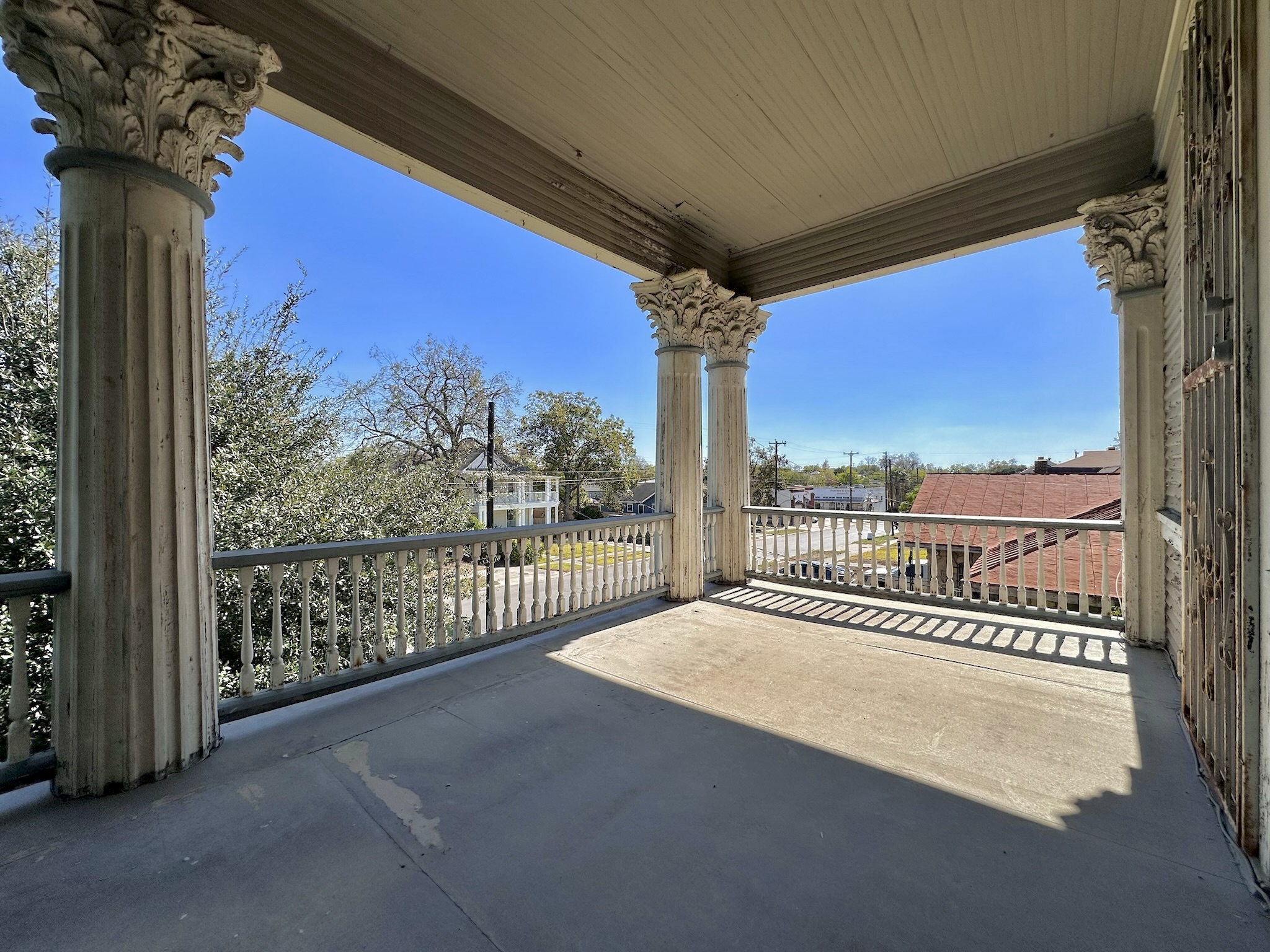 main property photo 28